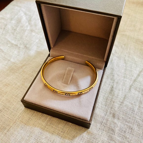 18K Gold Gucci Bracelet / Cuff - Picture 5 of 8